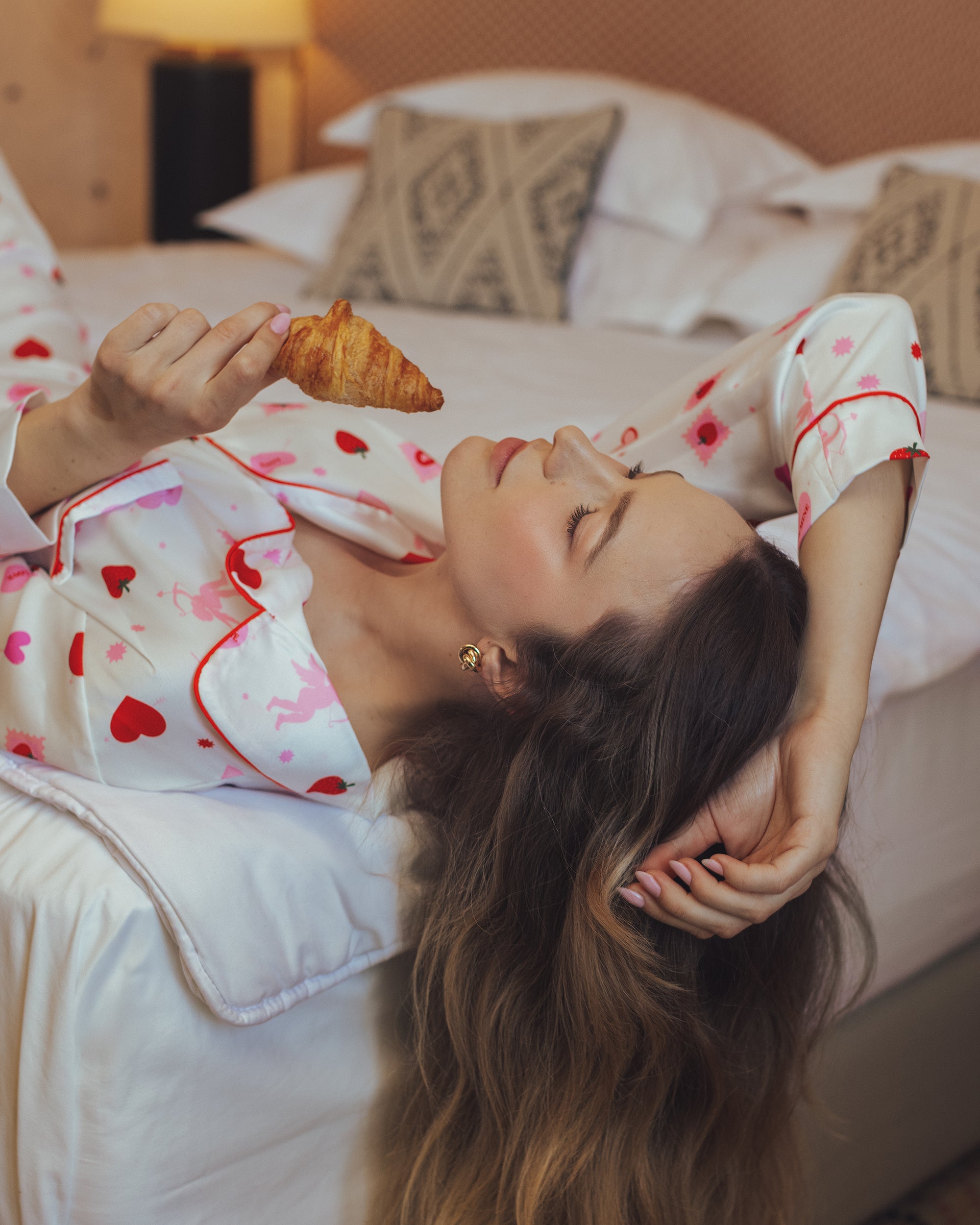 love, sweets & hugs white